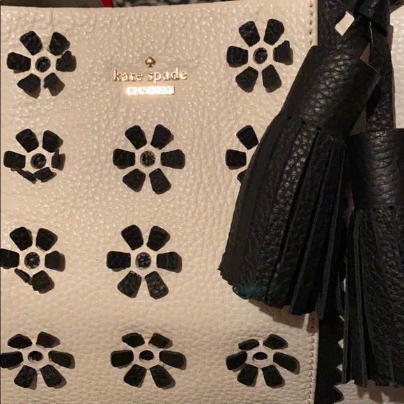 Kate Spade Bryant Court Aden XL Tote - Picture 6 of 8